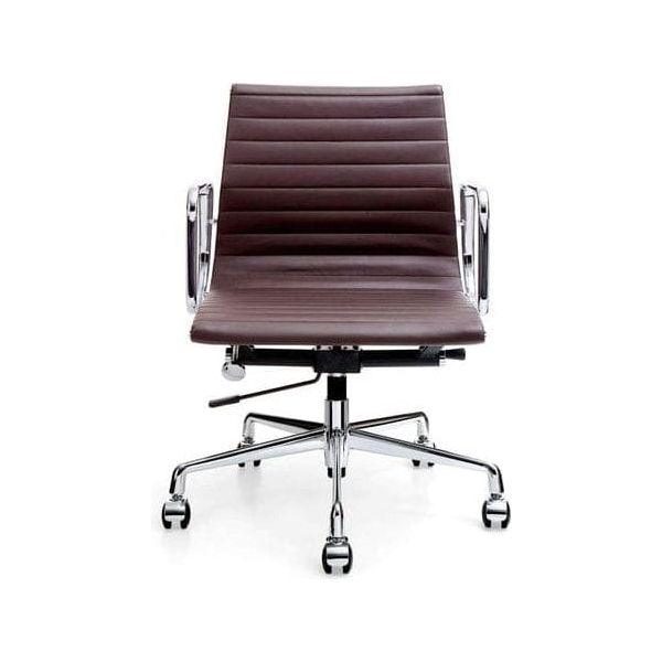 Modern office chair with ergonomic design, padded seat, and adjustable features in sleek material. 現代辦公椅,人體工學設計,帶有軟墊座椅和可調節功能,時尚優質材質。