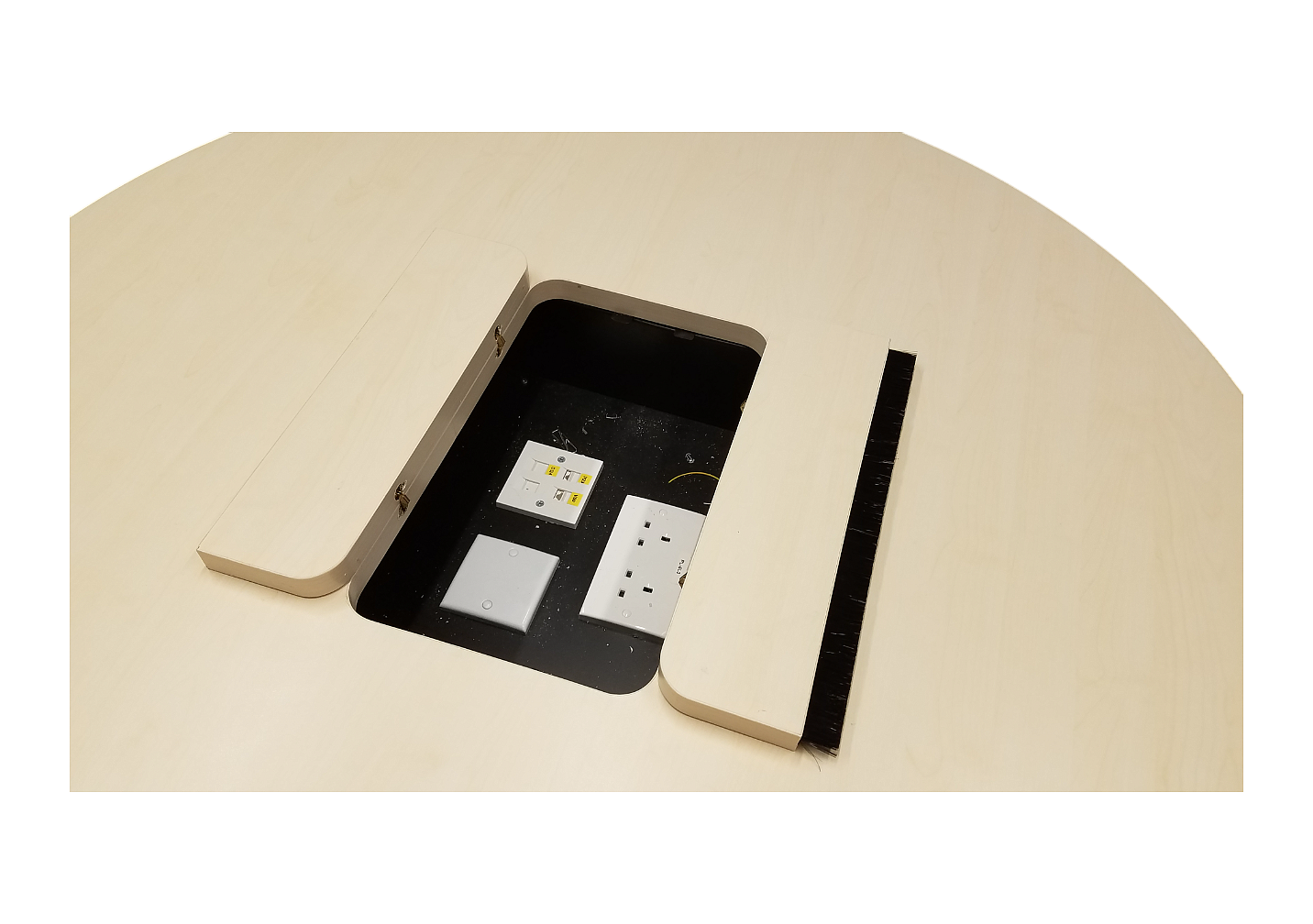 SWTG-Round- Table =Brilliant Space with socket
