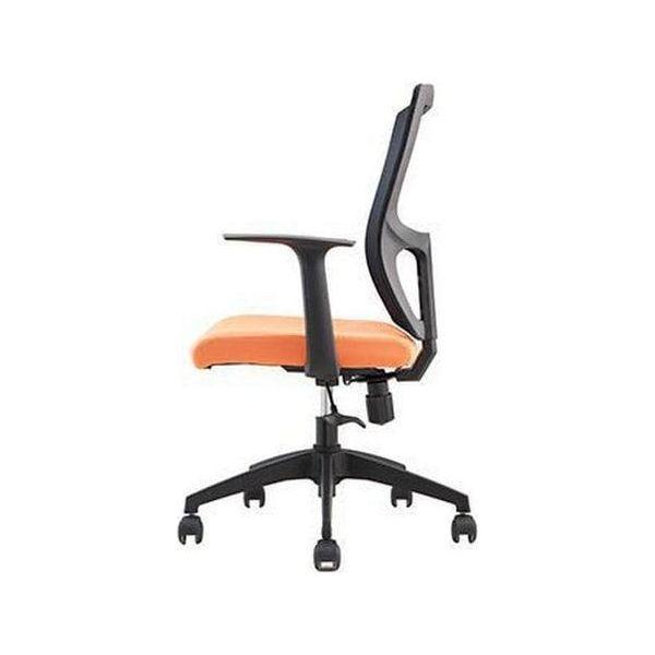 Modern office chair with ergonomic design, padded seat, and adjustable features in sleek material. 現代辦公椅，人體工學設計，帶有軟墊座椅和可調節功能，時尚優質材質。